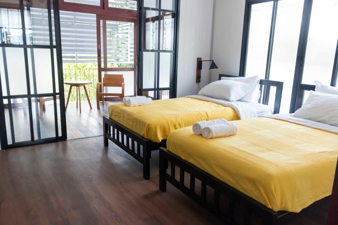 Liaw Base House Hostel Bangkok Exterior photo